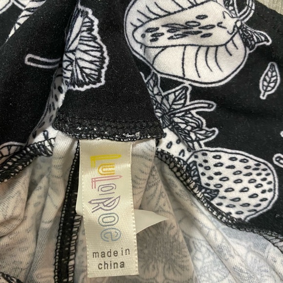 LuLaRoe leggings, black leggings with white strawberries pattern, one size - Picture 3 of 4